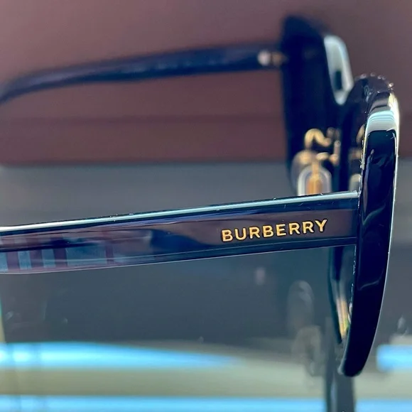 New Burberry Tamsin Sunglasses - Picture 5 of 15